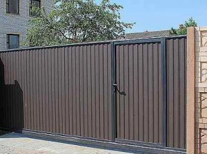 Уличные откатные ворота DoorHan с калиткой, 3200х2000